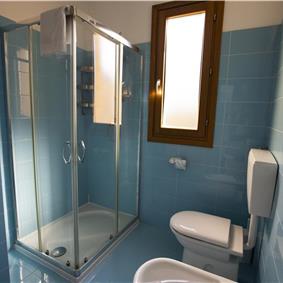 2 bedroom seaside apartments with shared pool, sleeps 4-5